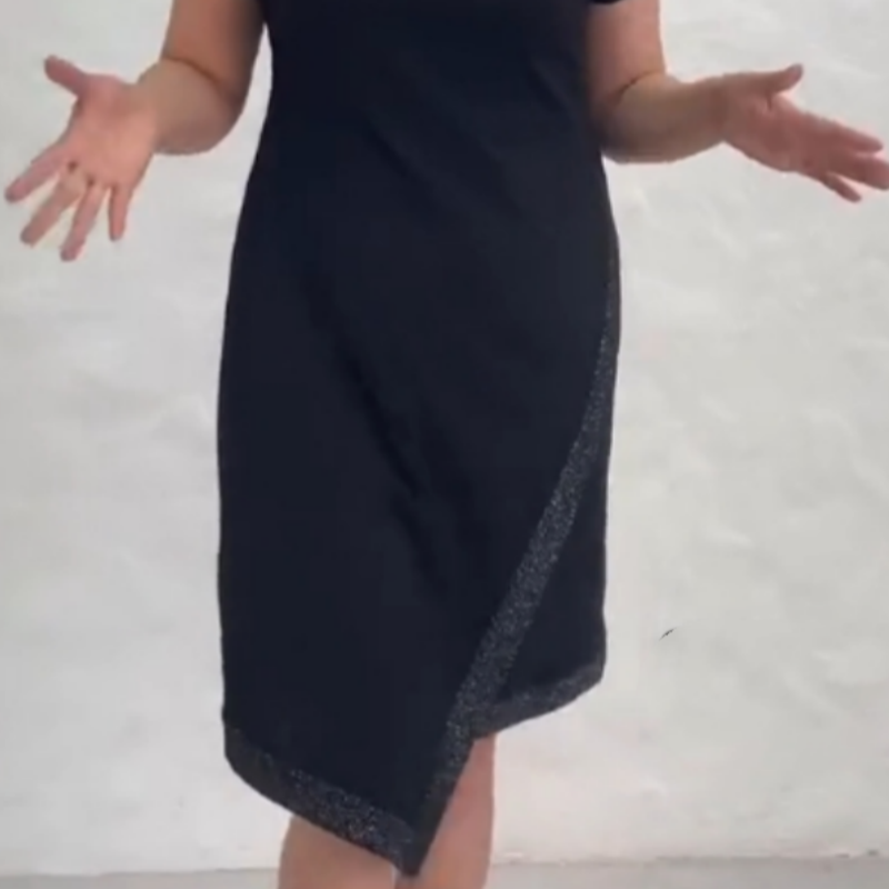 🔥👗Elegancka patchworkowa sukienka z krótkim rękawem i dekoltem w serek