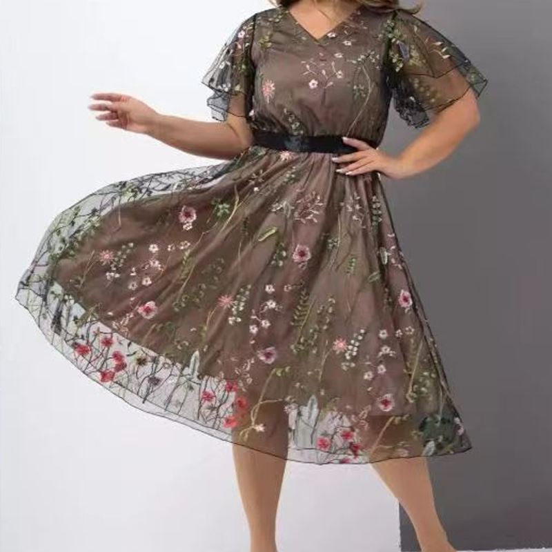🔥👗 Elegancka i zwiewna sukienka w kwiaty