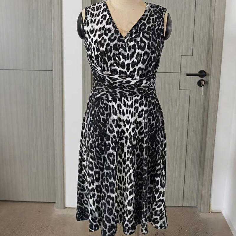 🔥👗Sukienka bez rękawów z dekoltem w serek i wzorem lamparta